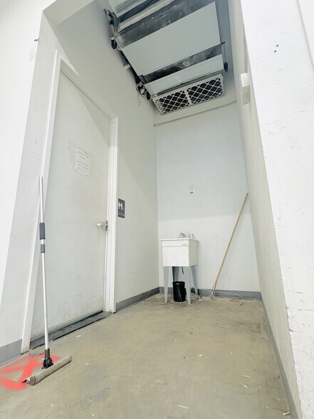 More Photos Of 294-296 Grand St, New York Storefront Retail Office For Lease