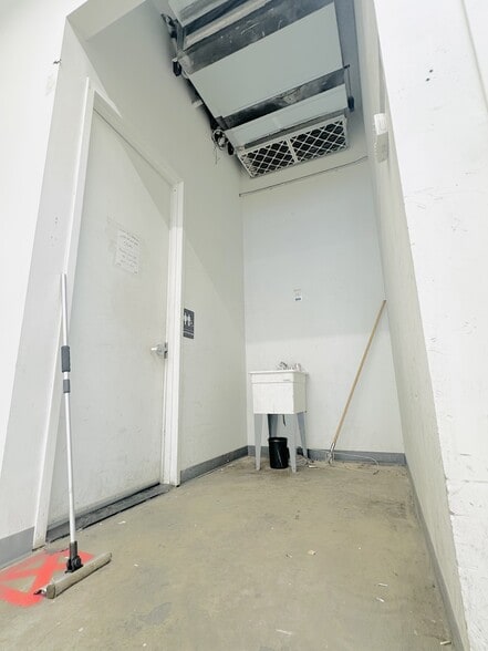 More Photos Of 294-296 Grand St, New York Storefront Retail Office For Lease