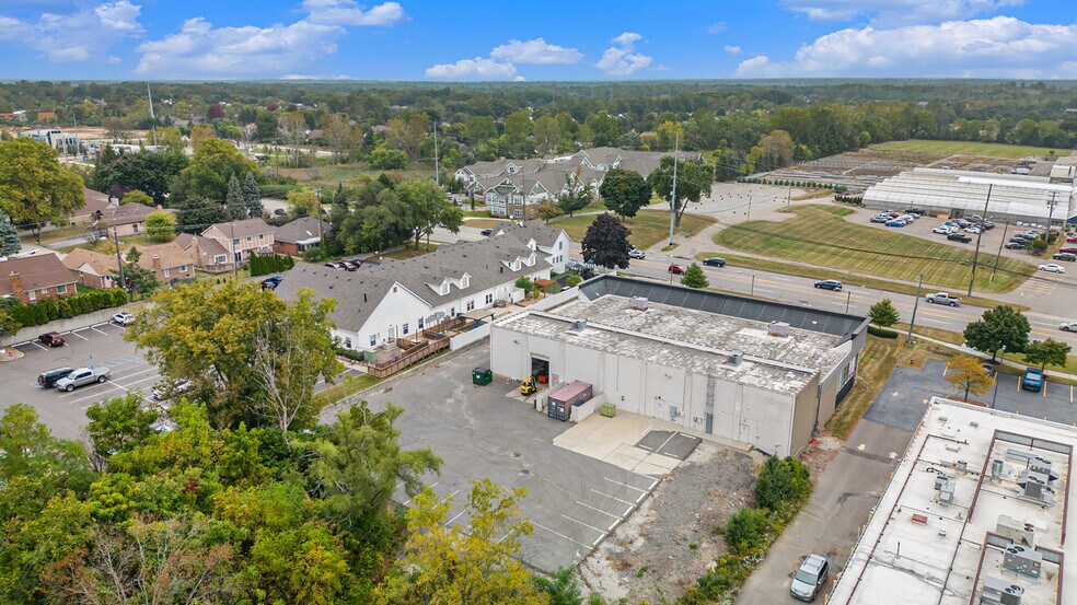 More Photos Of 1854 S Rochester Rd, Rochester Hills Storefront For Lease