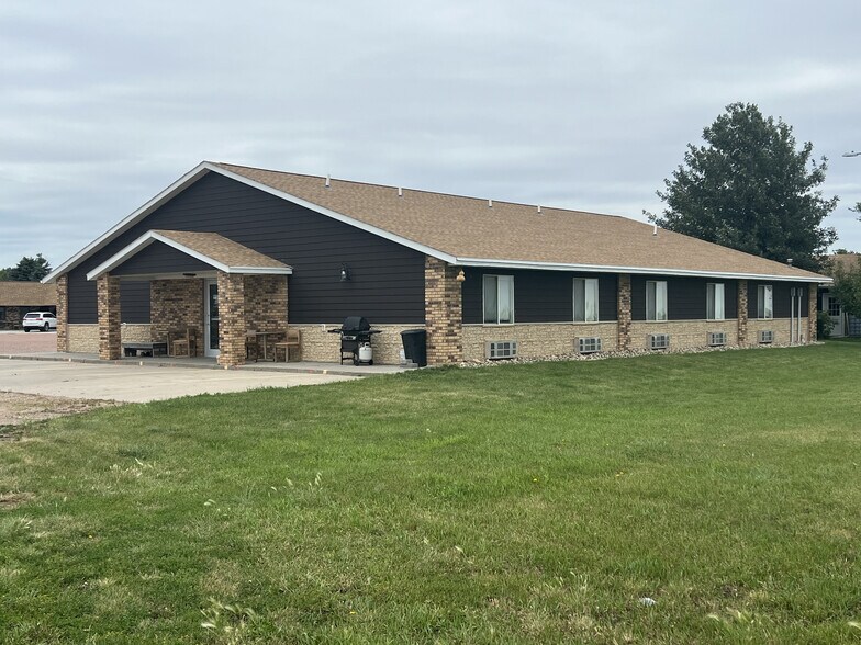 More Photos Of 821 E 7th St, Platte Hotel For Sale