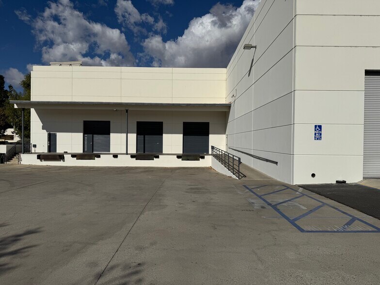 More Photos Of 25000 Avenue Stanford, Valencia Warehouse For Lease