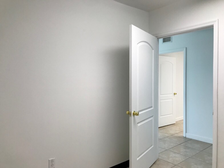 More Photos Of 10388 State Road 84, Davie Warehouse For Lease