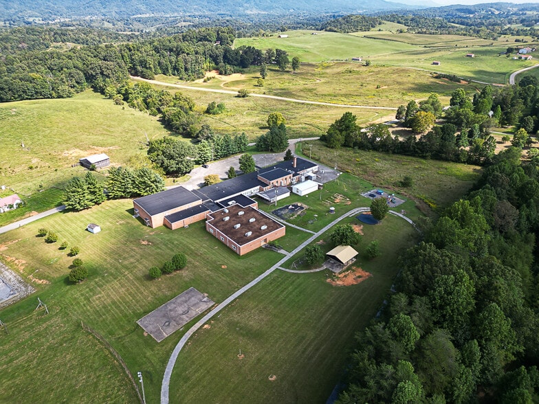 More Photos Of 3500 W Pines Rd, Greeneville Schools For Sale