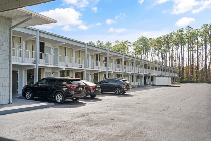 More Photos Of 1220 Boone Avenue Ext, Kingsland Hotel For Sale