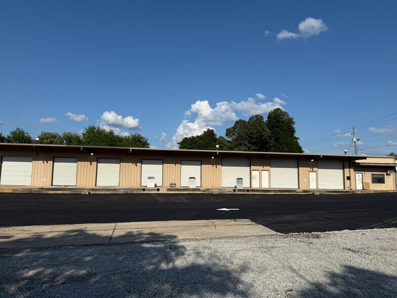More Photos Of 2124 Frederick Rd, Opelika Light Distribution For Lease