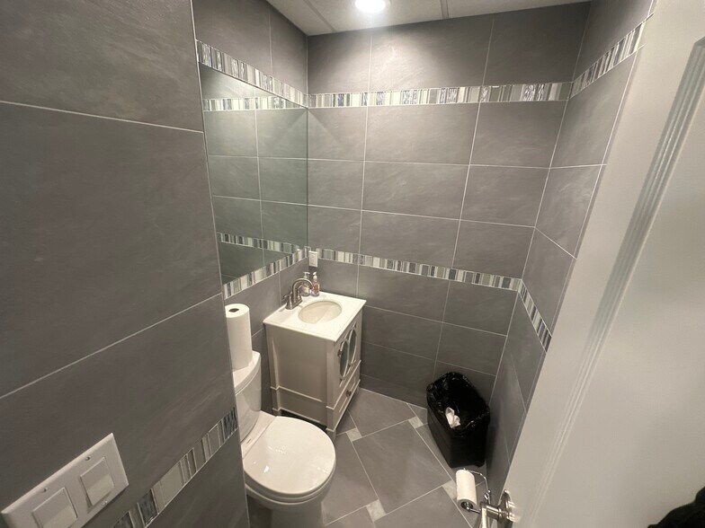 More Photos Of 135 Rockaway Tpke, Lawrence Office For Lease