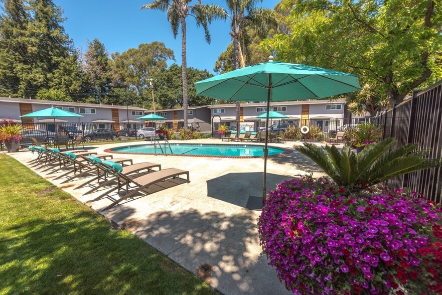 More Photos Of 2275 Grove Way, Castro Valley Apartments For Sale