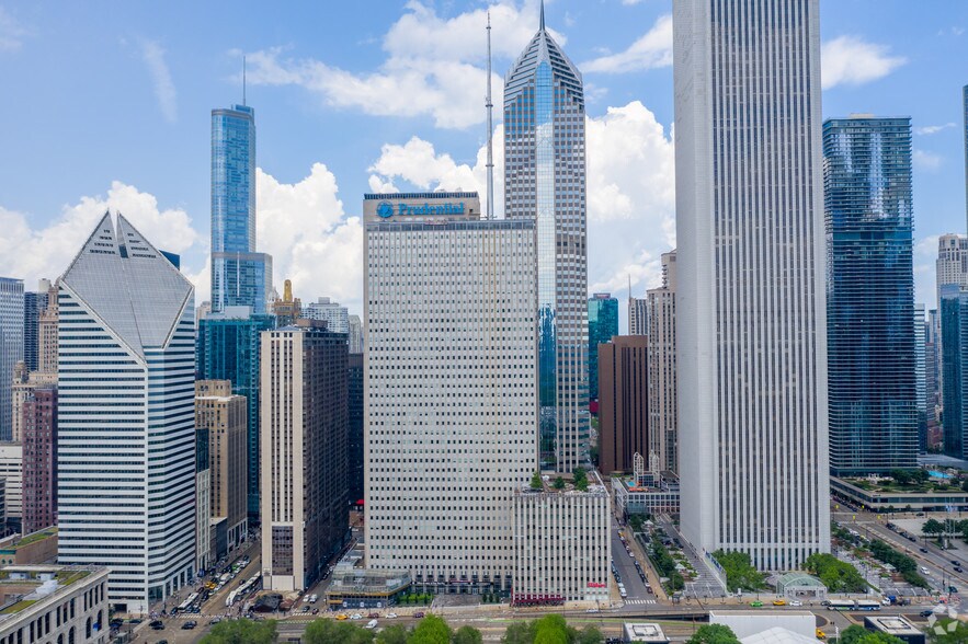 More Photos Of 130 E Randolph St, Chicago Office For Sale