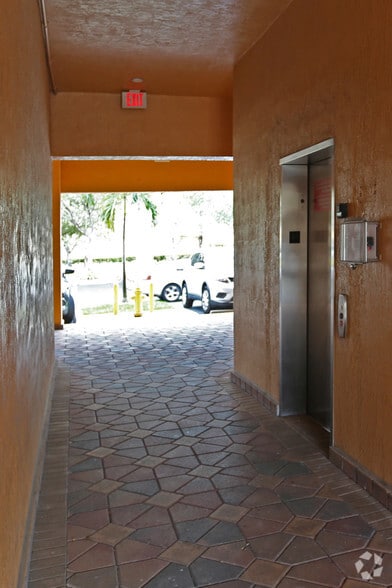 More Photos Of 5911 NW 173rd Dr, Hialeah Office For Lease