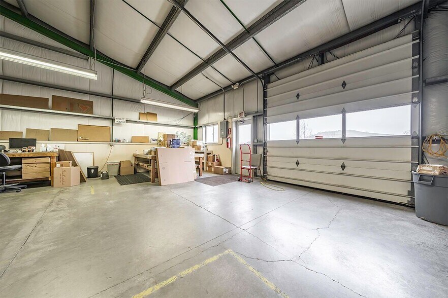 More Photos Of 425 Applegate Way, Ashland Industrial For Lease