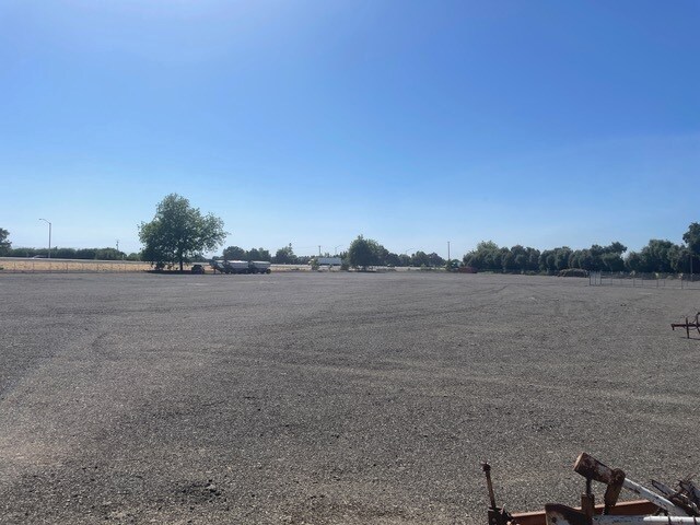 More Photos Of R2E Freeway Drive, Woodland Land For Lease