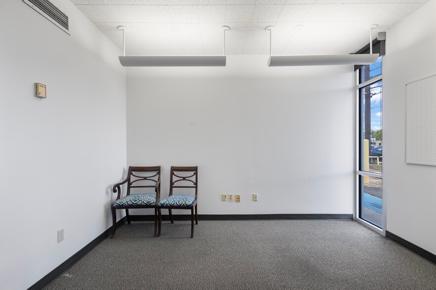 More Photos Of 421 S Beckham Ave, Tyler Medical For Lease