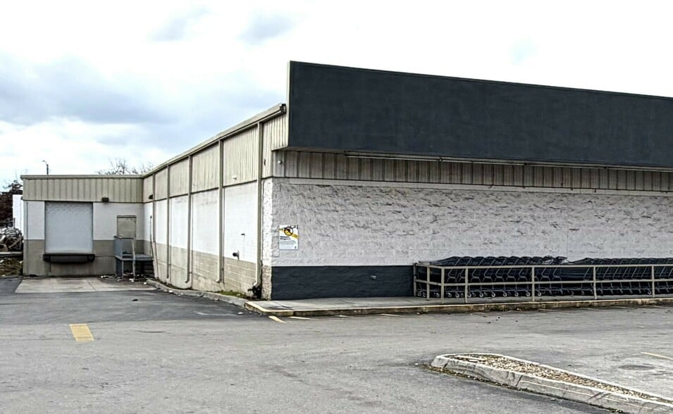 More Photos Of 3850 Holston Dr, Knoxville Supermarket For Lease