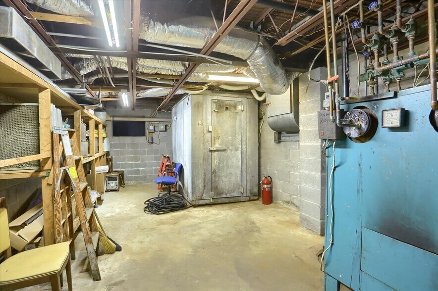 More Photos Of 145 Chamberlaine Ave, Pottsville Flex For Sale