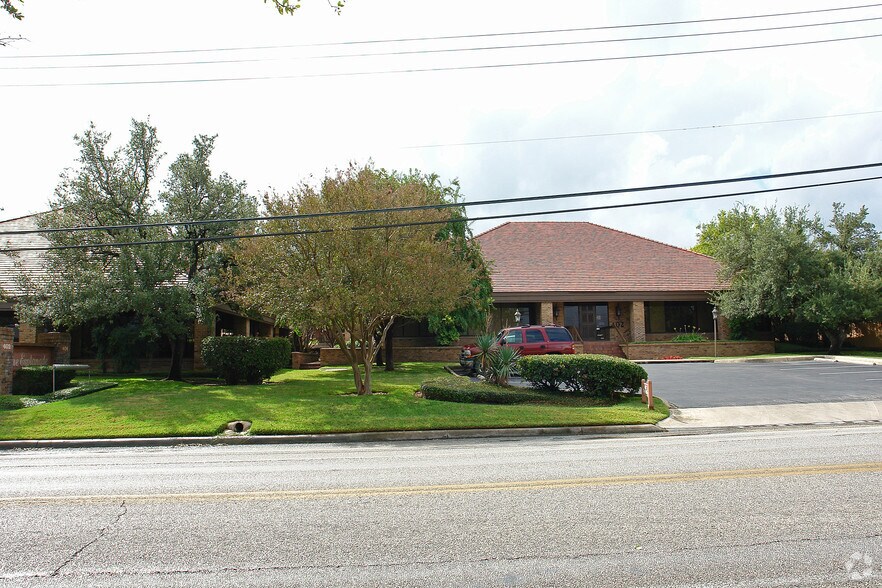 More Photos Of 402 E Ramsey Rd, San Antonio Unknown For Lease
