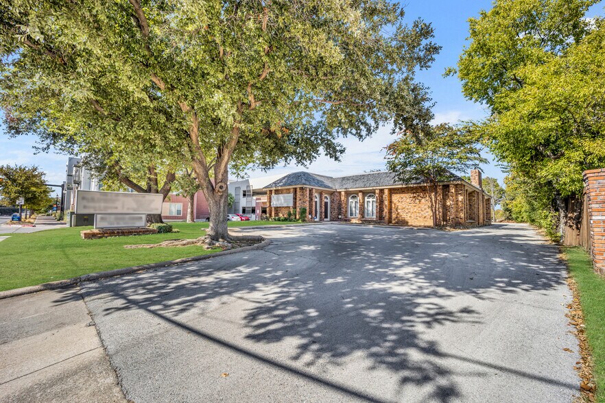 More Photos Of 721 W Abram St, Arlington Medical For Lease