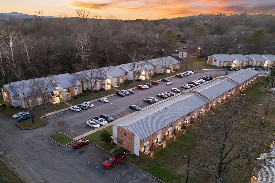 More Photos Of 856 Park Brook Trl, Birmingham Apartments For Sale
