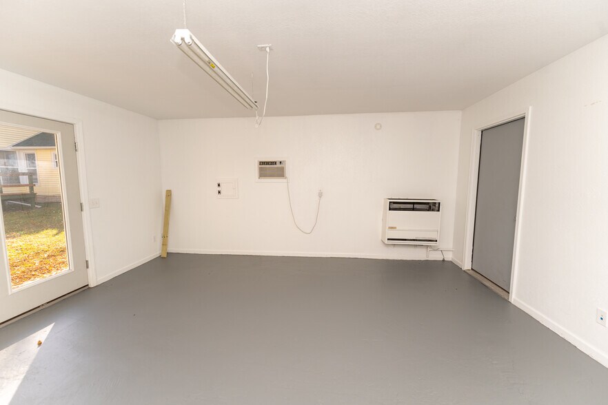 More Photos Of 218 S Washington St, Mt Pleasant Office For Sale