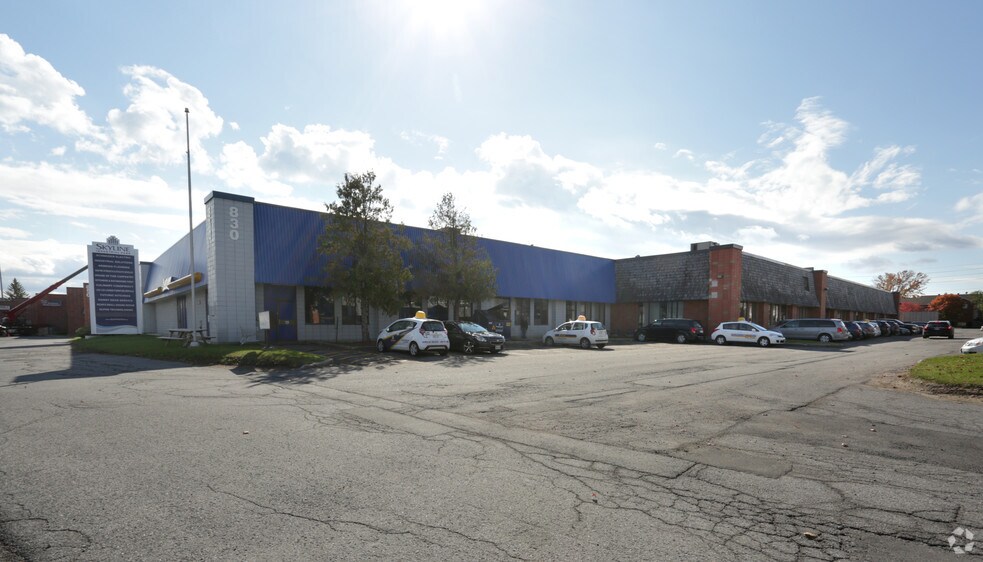 More Photos Of 830-840 Industrial Ave, Ottawa Light Distribution For Lease
