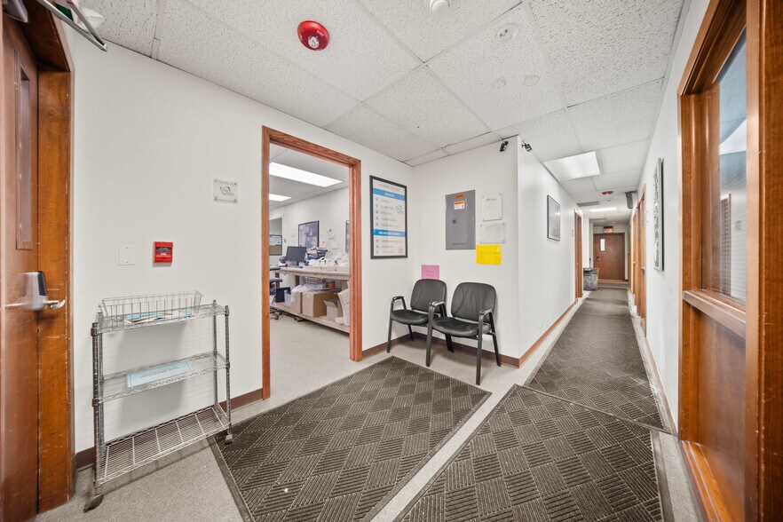 More Photos Of 5413 Walnut Ave, Downers Grove Office For Lease