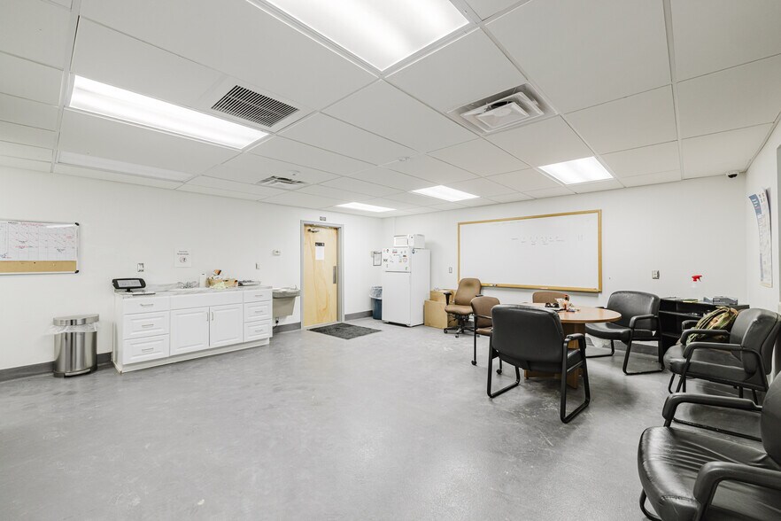 More Photos Of 1120 Hacienda Ranch Rd, Wells Truck Terminal For Lease