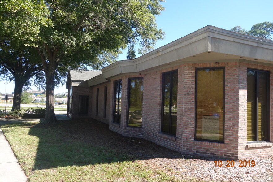 More Photos Of 502 Wells Rd, Orange Park General Retail For Sale