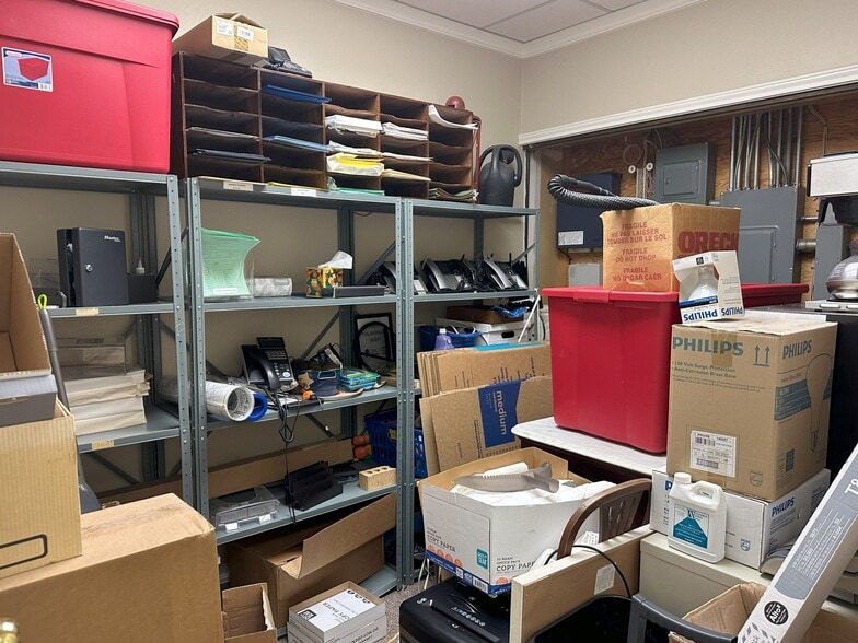 More Photos Of 901 N Mallard St, Palestine Medical For Sale