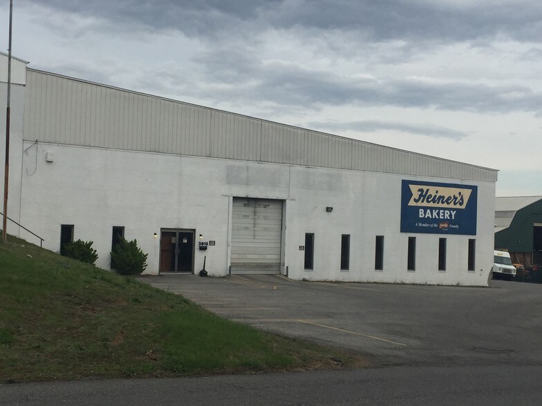 More Photos Of 2015 Lukens St NE, Roanoke Warehouse For Lease