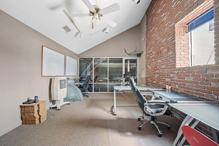 More Photos Of 2909 San Jacinto St, Dallas Loft Creative Space For Sale