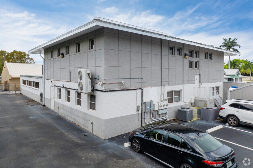 More Photos Of 13141 McGregor Blvd, Fort Myers Storefront Retail Office For Lease