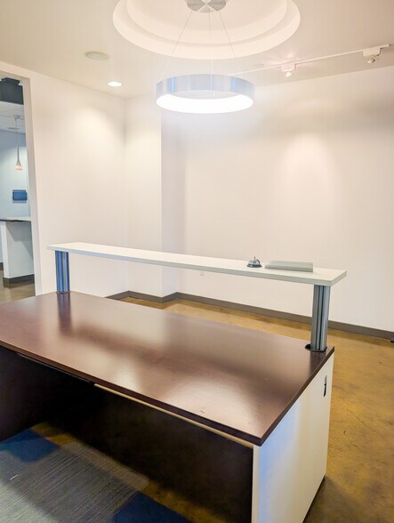 More Photos Of 2632 Broadway St, San Antonio Office Residential For Lease