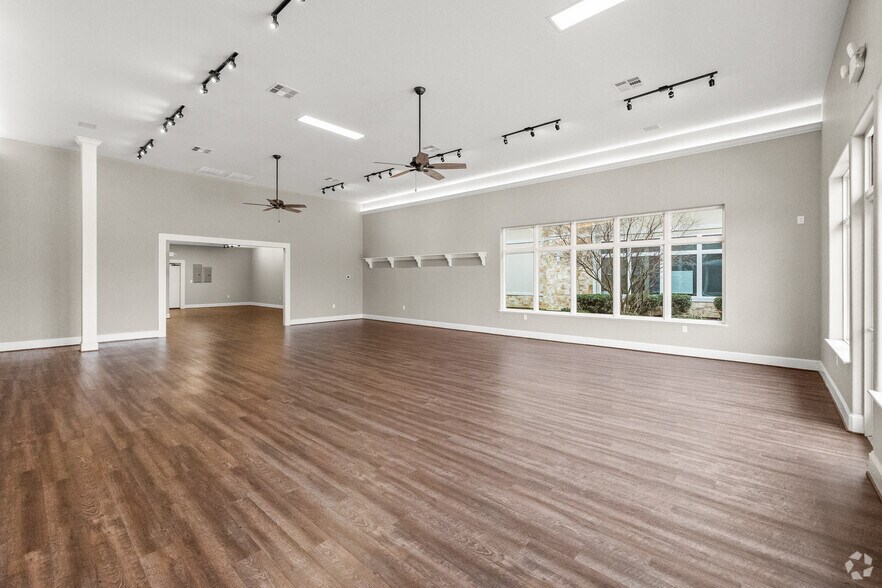 More Photos Of 8849 Davis Blvd, Keller Storefront Retail Office For Lease