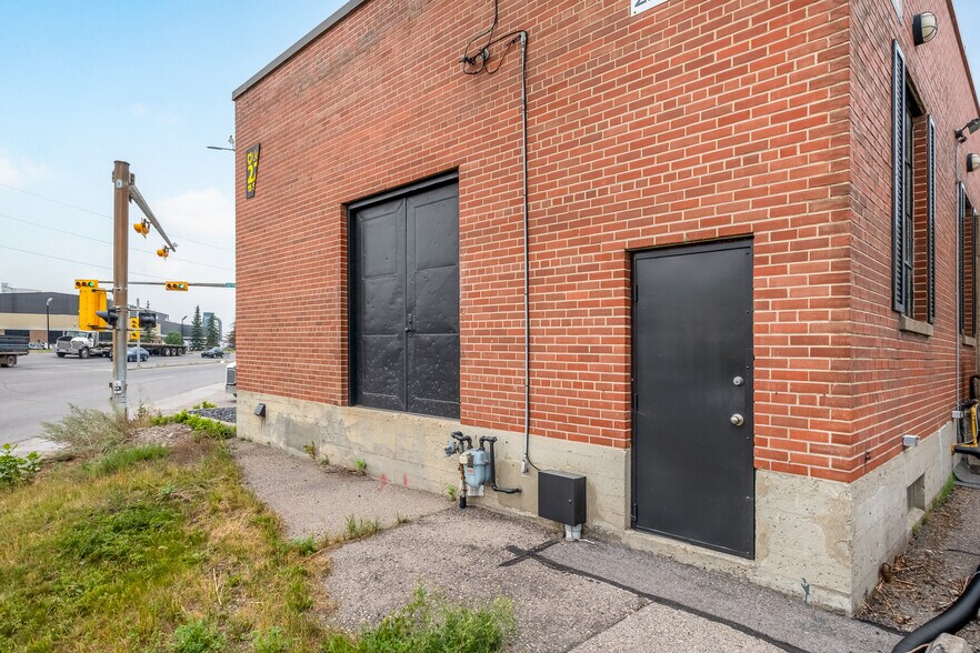 More Photos Of 2225 15th St SE, Calgary Warehouse For Sale
