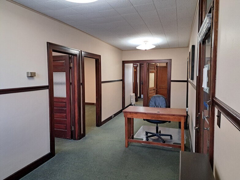 More Photos Of 136 E Grand River Ave, Brighton Office For Lease