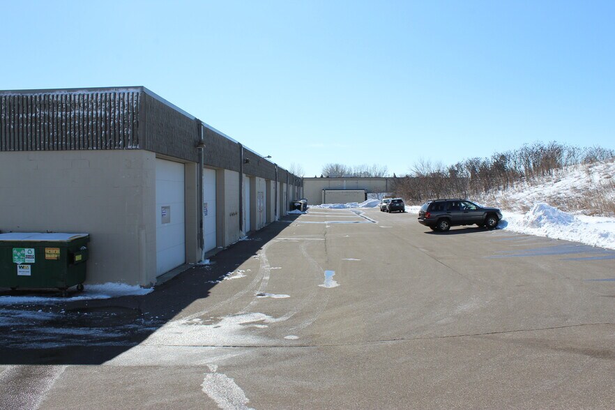 More Photos Of 6820-6848 Washington Ave S, Eden Prairie Showroom For Lease