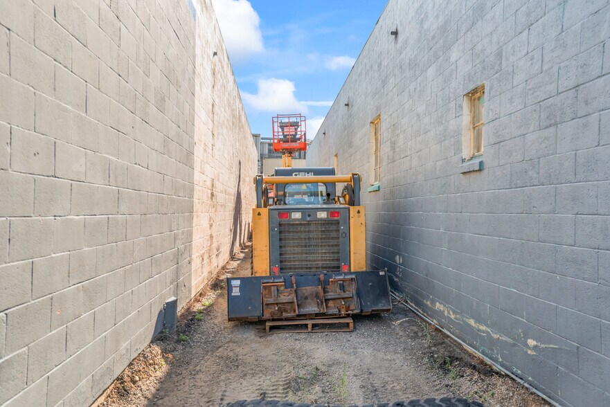 More Photos Of 518 Robert Ave, Santa Clara Service For Sale