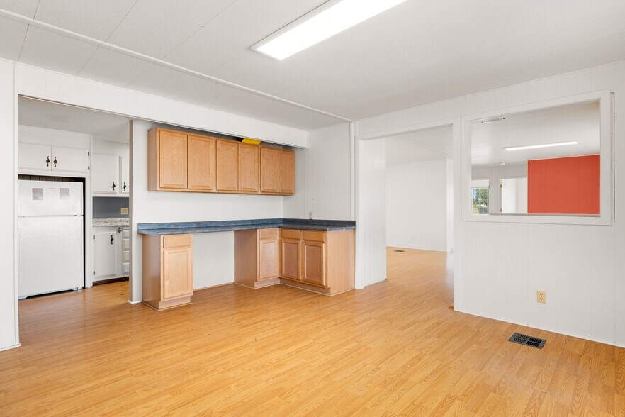 More Photos Of 547 N 4th Ave, Cornelius Warehouse For Lease