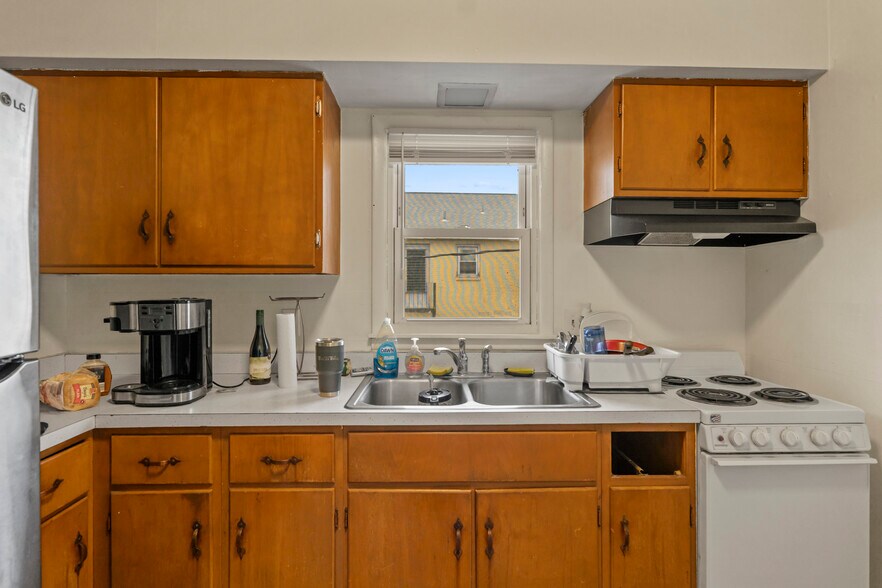 More Photos Of 1879 Central Ave, Albany Freestanding For Sale