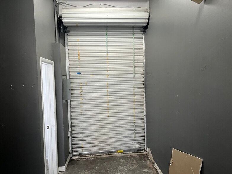 More Photos Of 1828-1832 N Dixie Hwy, Lake Worth Storefront Retail Office For Lease