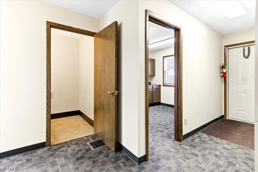 More Photos Of 1910 7th St S, Wisconsin Rapids Office For Sale