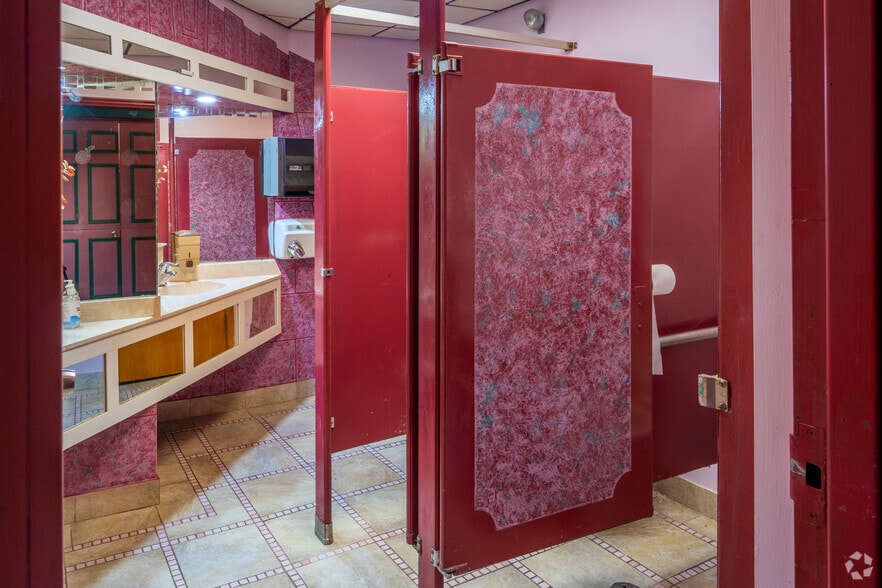 More Photos Of 6071 S Archer Ave, Chicago Restaurant For Sale