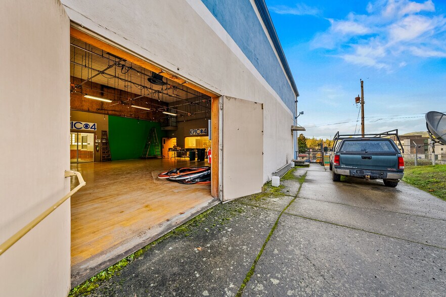 More Photos Of 655 W Umpqua St, Roseburg Radio TVTransmission Facilities For Sale