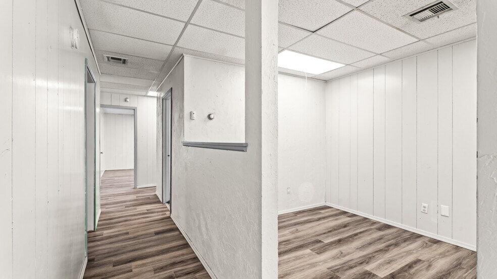 More Photos Of 8720 S Penn Ave, Oklahoma City Office For Sale