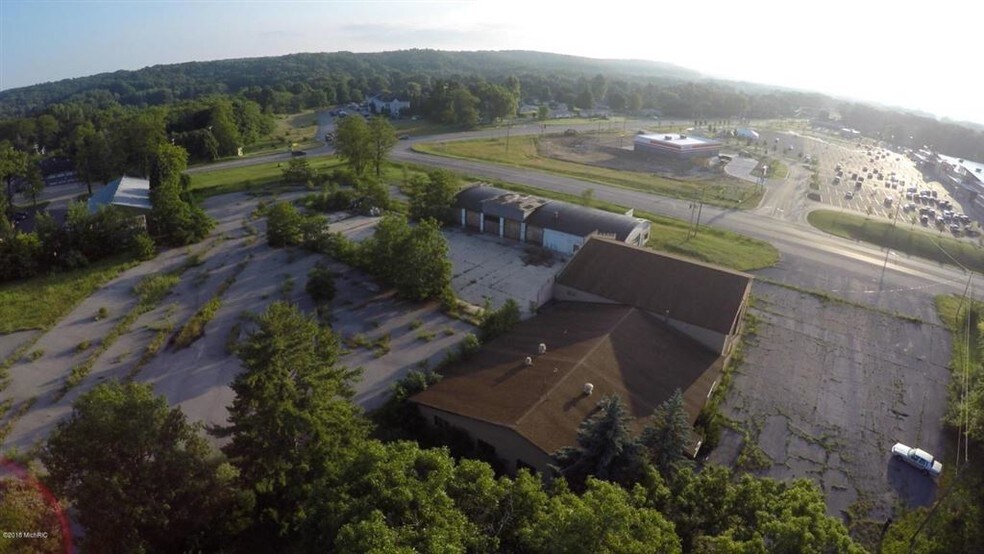 More Photos Of 10 Caberfae Hwy, Manistee Service For Sale