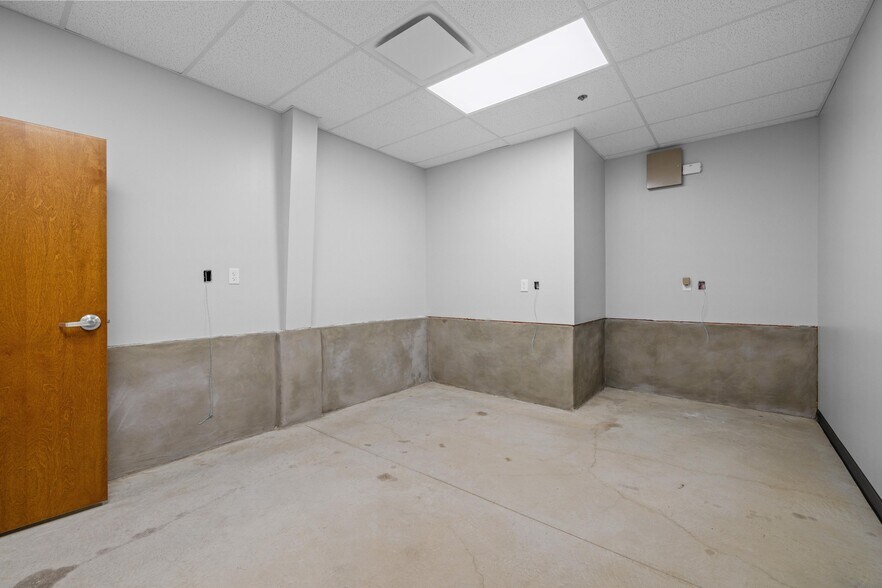 More Photos Of 2020 N Bell Blvd, Cedar Park Unknown For Lease