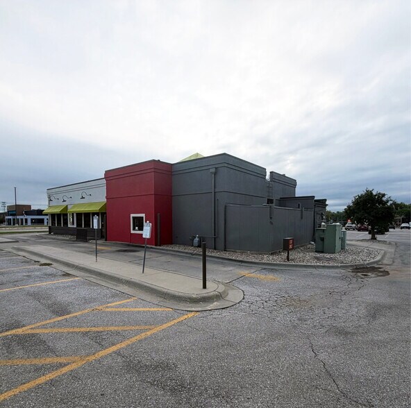 More Photos Of 4603 Vine St, Lincoln General Retail For Lease