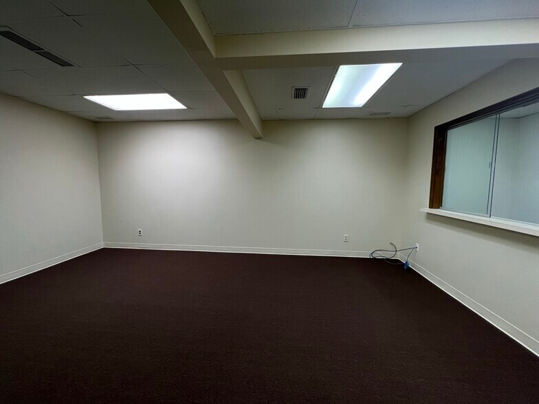 More Photos Of 2710 W Court St, Flint Office For Sale