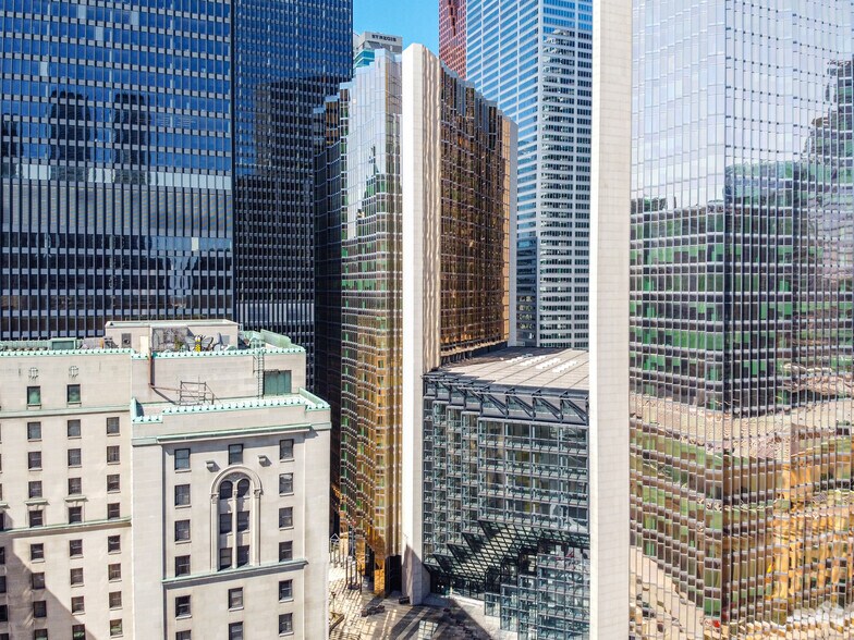 Primary Photo Of 200 Bay St, Toronto General Retail For Lease