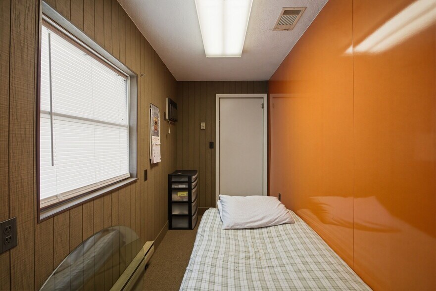 More Photos Of 501 S Breezewood Rd, Breezewood Specialty For Sale