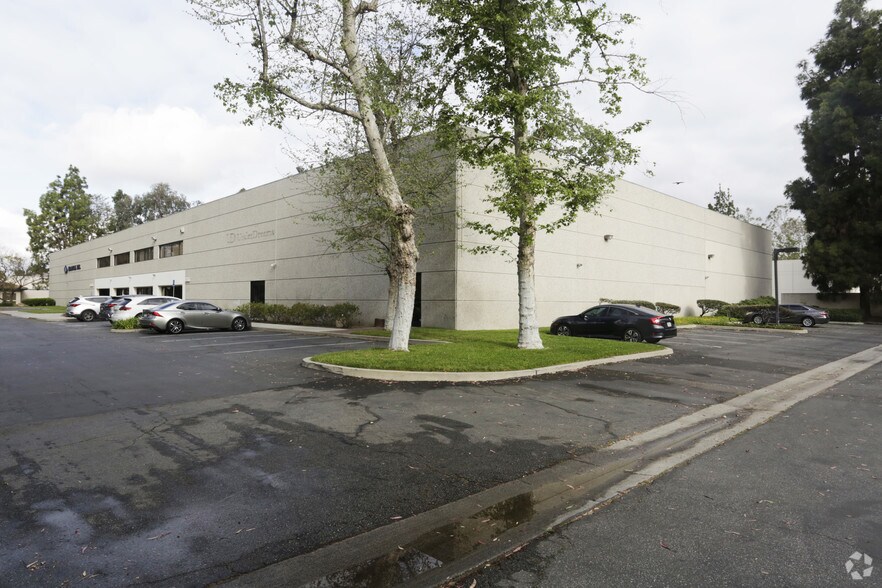 More Photos Of 13013-13017 166th St, Cerritos Warehouse For Lease